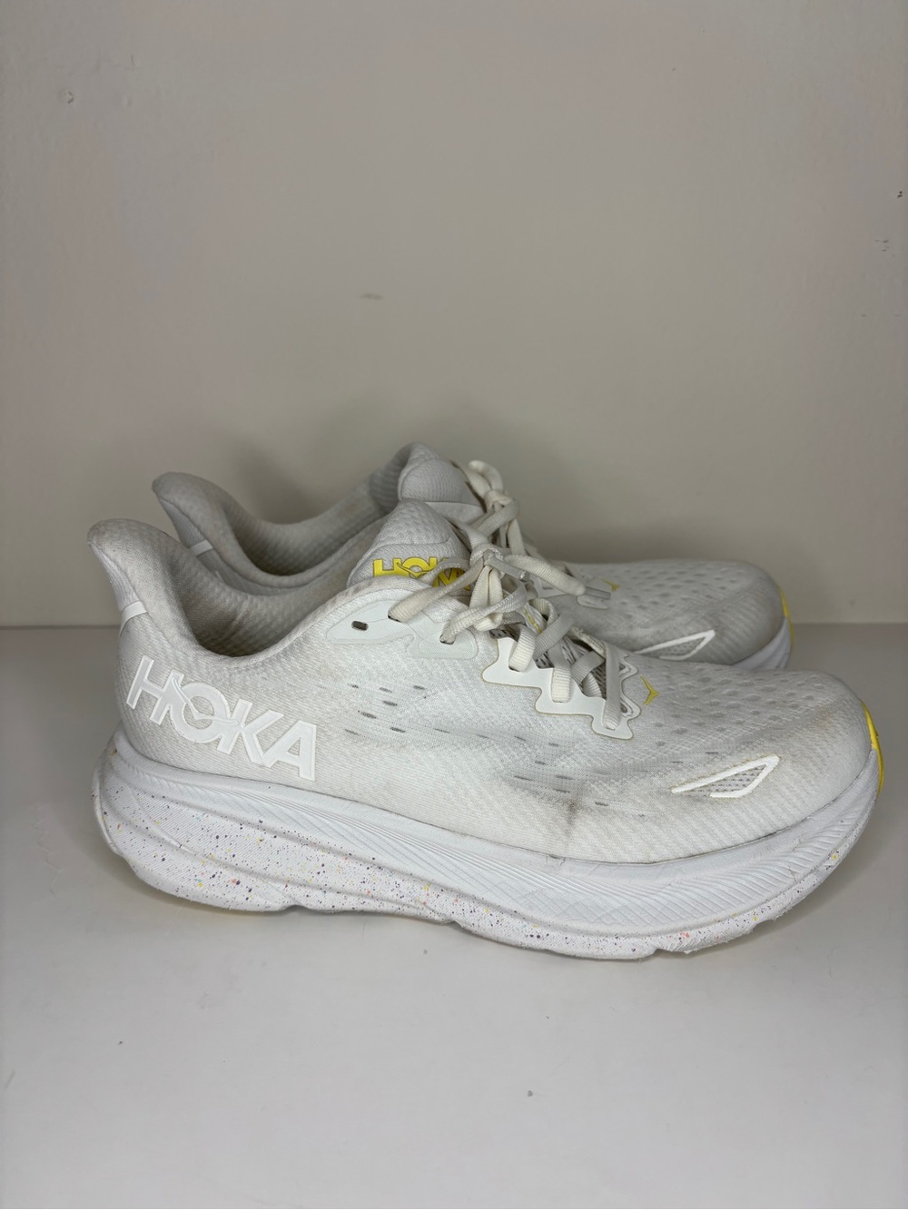 Hoka One One Womens Clifton 9 1127896 WTL White Running Shoes Sneakers Size 9.5D